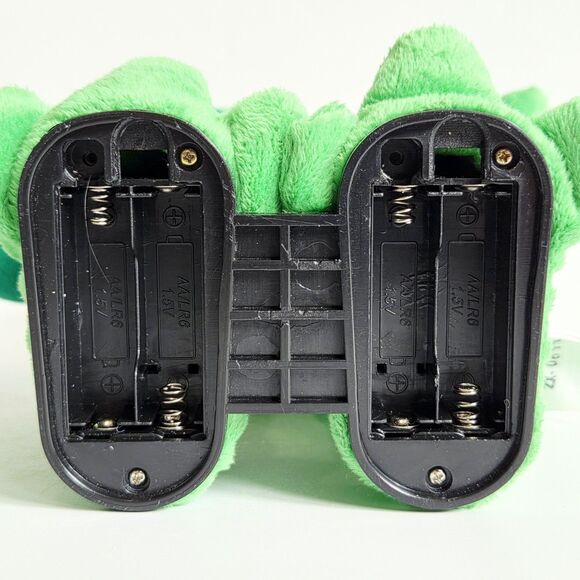 Gemmy Christmas Frog Animated Plush Toy Dancing Singing Apple Bottom Jeans - Picture 12 of 14